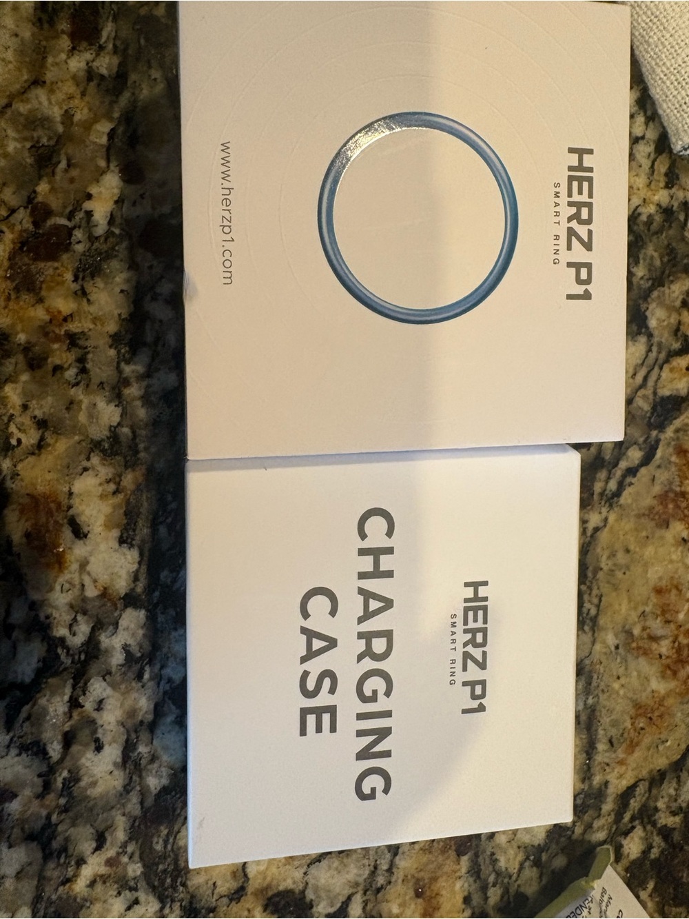 HERZ P1 Smart Ring and Charging Case